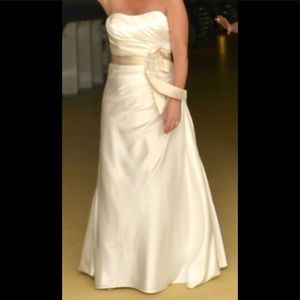 Wedding dress (Ivory)